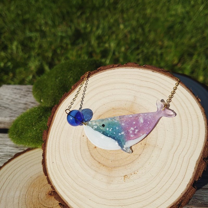 Sky Whale Decorative Resin Necklace with small glass bubbles (purple with blue) - สร้อยคอ - เรซิน หลากหลายสี