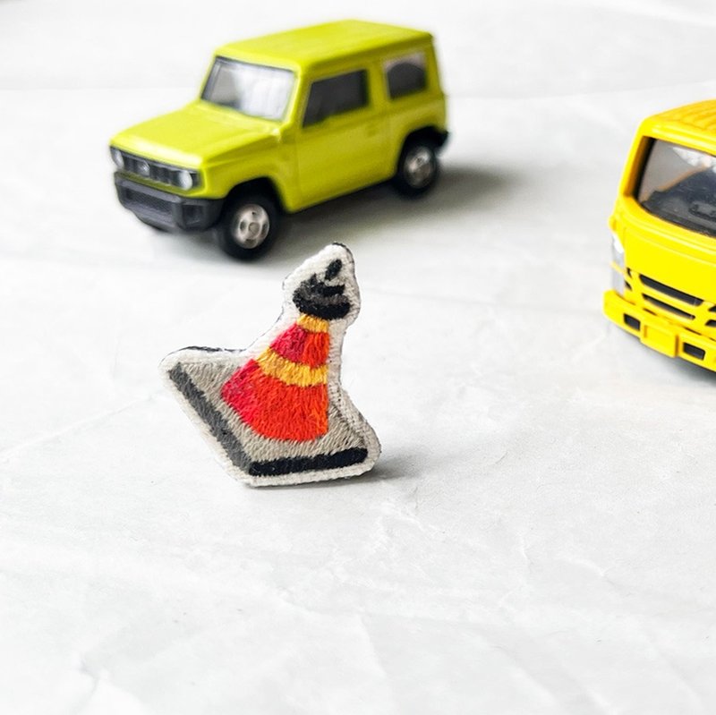 | Old models are sold out at 50% off | Mini handmade embroidery brooch/pin triangle cone - เข็มกลัด/พิน - งานปัก หลากหลายสี