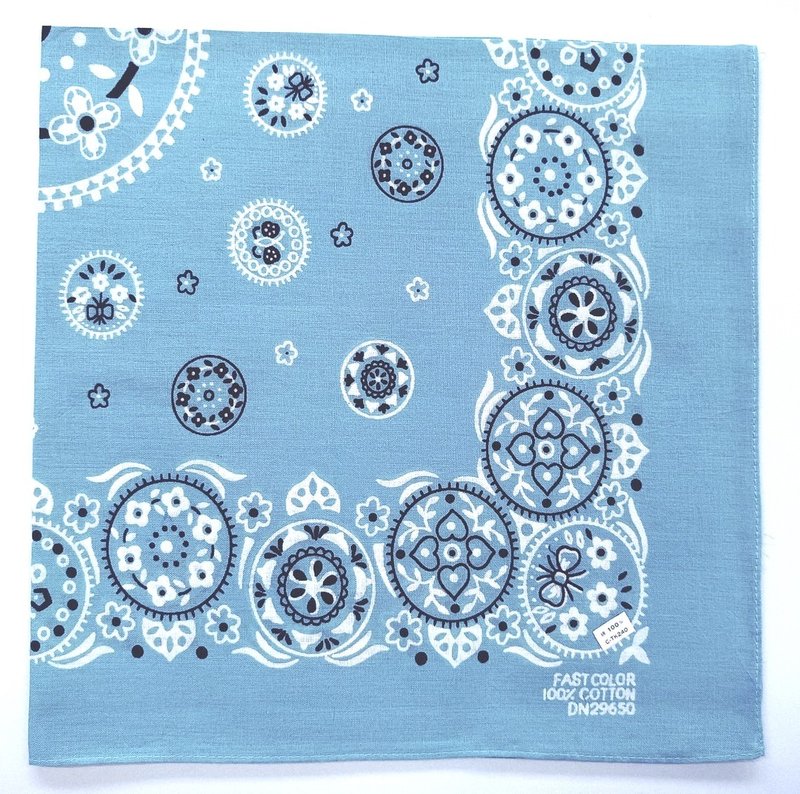 Floral Circle Blue Bandana, 21 x 21 inches, 100% Cotton, Fast Color, DN 29650, - 絲巾 - 棉．麻 藍色
