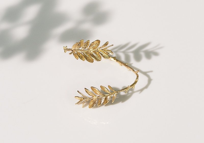 Yuandi Vernal Equinox Newborn-Blooming Double Leaves Embracing Bracelet - Bracelets - Copper & Brass Gold