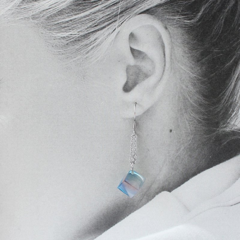 ジュピターウィンター / アイスドロップシリーズ / ドロップ型レジンピアス / 片耳用 - ピアス・イヤリング - レジン グリーン