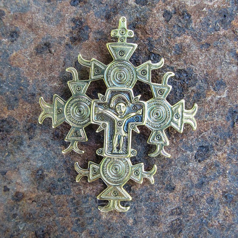 Gothic brass cross necklace pendant,Vintage Brass Cross charm,Die Struck cross - 吊飾/掛飾 - 銅/黃銅 金色