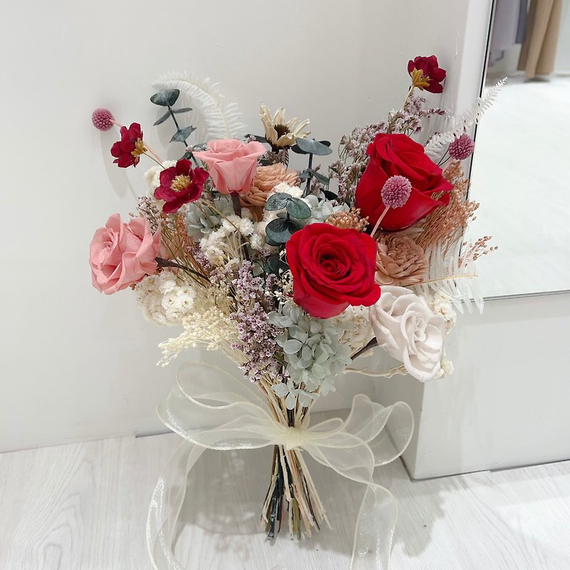 Bridal bouquet / immortal bouquet / no withering bouquet - red and pink - Dried Flowers & Bouquets - Plants & Flowers 