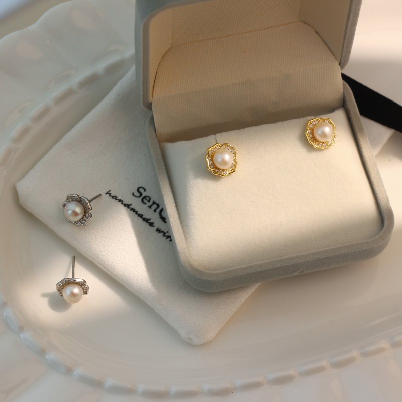 花朵珍珠耳釘 s925純銀 - 耳環/耳夾/耳骨夾 - 珍珠 多色