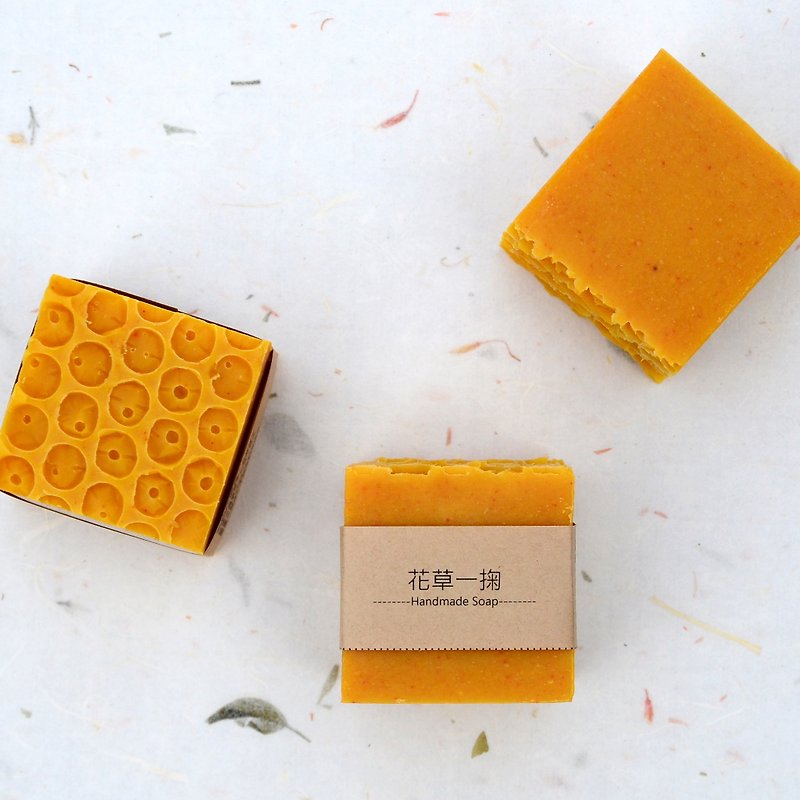 Red yeast honey soap moisturizing - Soap - Plants & Flowers Orange
