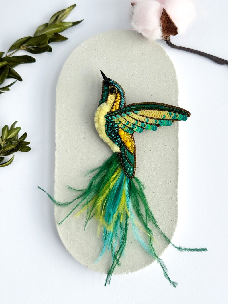 Embroidered hummingbird brooch beaded pin with ostrich feather made in Ukraine - 胸針 - 其他材質 多色