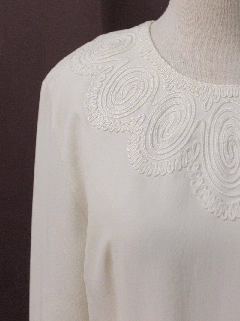 復古日本製普普風幾何圖形刺繡圓領白色長袖古著襯衫 - 女襯衫 - 聚酯纖維 白色