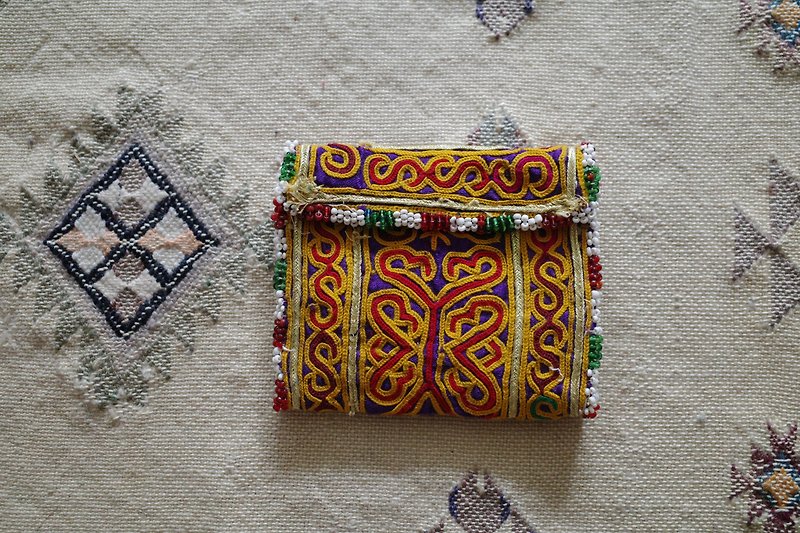 Afghan vintage embroidered fabric remade storage bag G style - กระเป๋าสตางค์ - ผ้าฝ้าย/ผ้าลินิน 