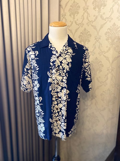 【藏私‧Collection】 深藍扶桑花古著短袖夏威夷襯衫肯亞製