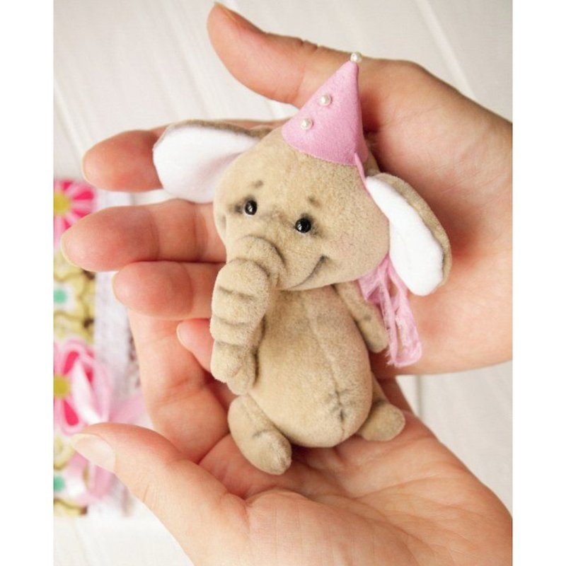 Handmade kawaii little soft plush Pink elephant girl, artist teddy bear toy - 寶寶/兒童玩具/玩偶 - 其他材質 咖啡色