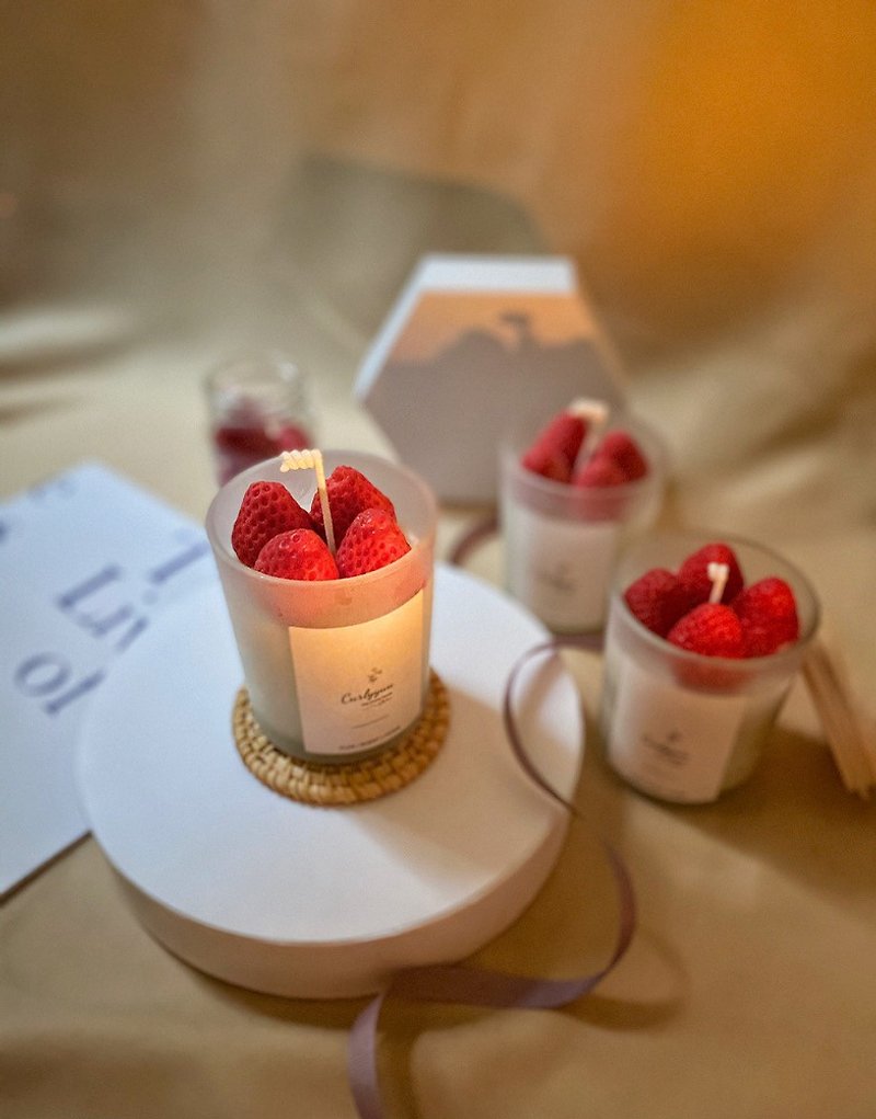 Winter Small Candlelight Strawberry Cheese Natural Soy Canned Candle - เทียน/เชิงเทียน - ขี้ผึ้ง สีแดง