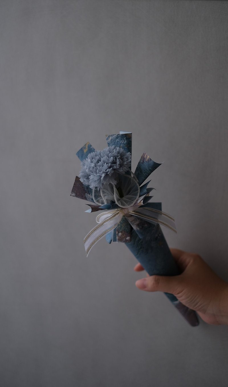 [Eternal Carnation] Small bouquet in a cone for Mother’s Day flower gift, eternal flowers imported from Japan - ช่อดอกไม้แห้ง - พืช/ดอกไม้ 
