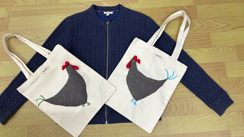 3D hand-stitched gray rooster tote bags available in 2 styles - กระเป๋าถือ - ผ้าฝ้าย/ผ้าลินิน 