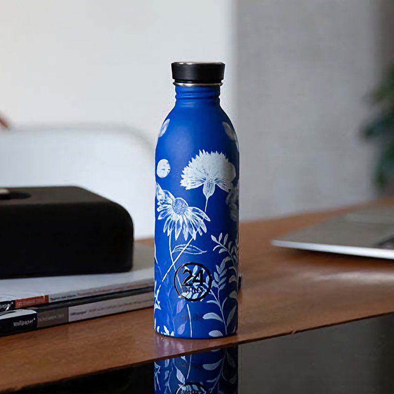 義大利 24Bottles 輕量冷水瓶 500ml - 藍色花影 - 水壺/水瓶 - 不鏽鋼 多色