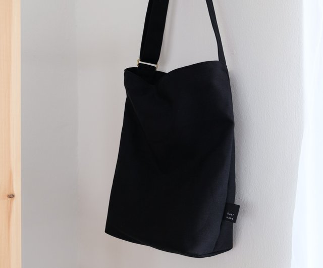 Black Canvas Shoulder Bag With Adjustable Shoulder Straps