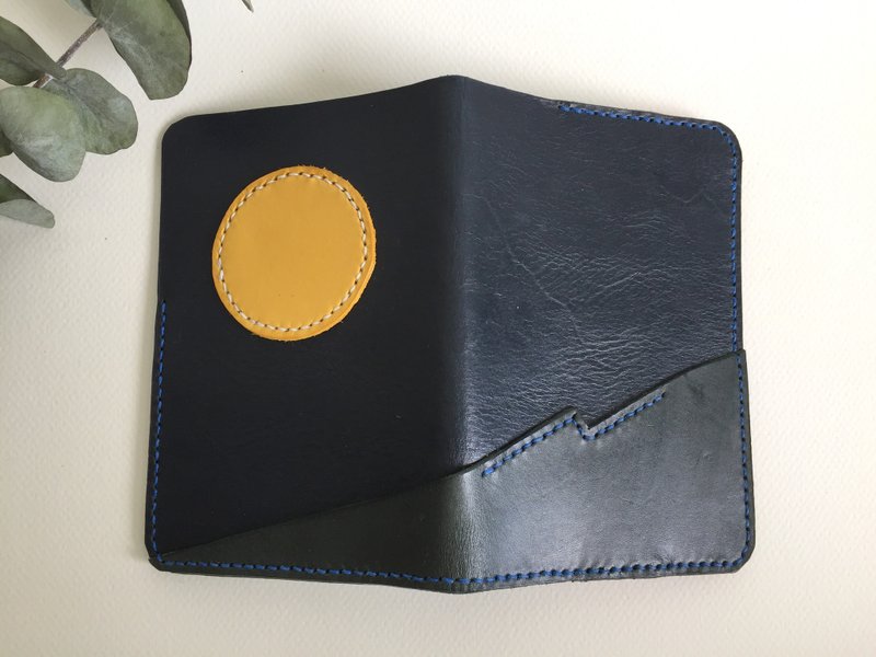 月光海護照夾＿皮革手工縫製Handcraft Passport Holder - 護照夾/護照套 - 真皮 藍色