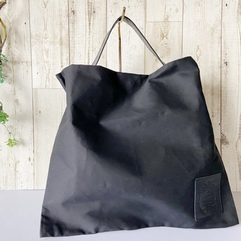 Gussetless one-shoulder * Paraffin-processed canvas * Black * Can store A4 * With IC card pocket * Genuine leather combination - กระเป๋าถือ - ผ้าฝ้าย/ผ้าลินิน 