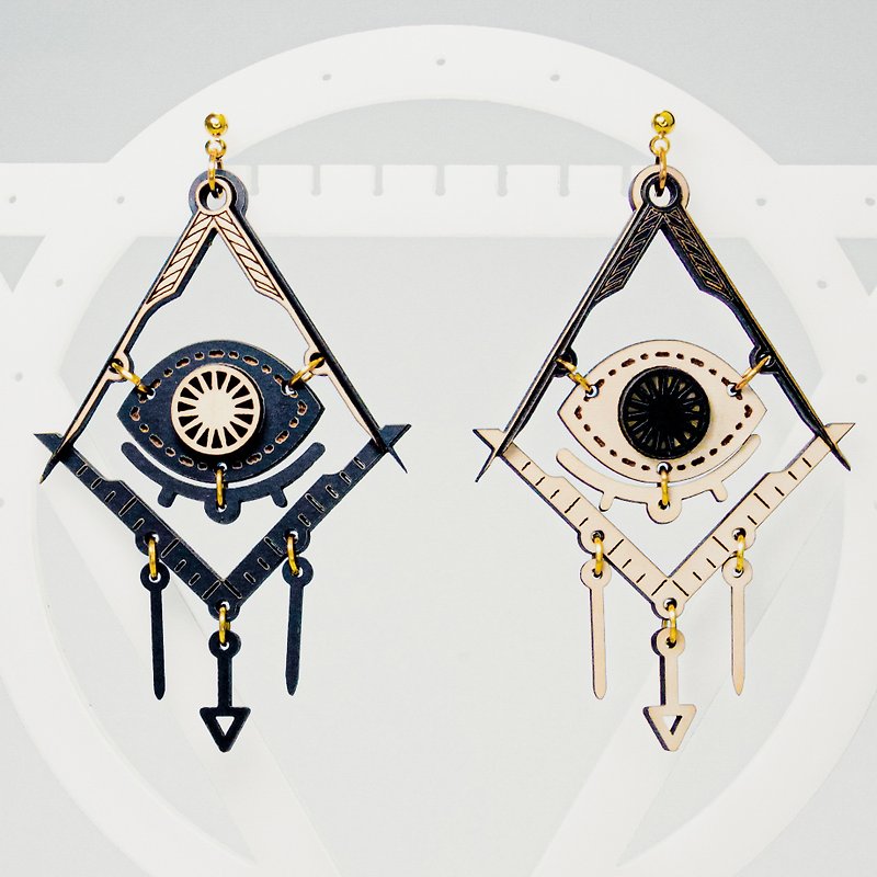 [Freemasonry - All-seeing and all-powerful eye] Wooden style earrings plated with 14K gold ear pins/resin Clip-On - ต่างหู - ไม้ สีดำ
