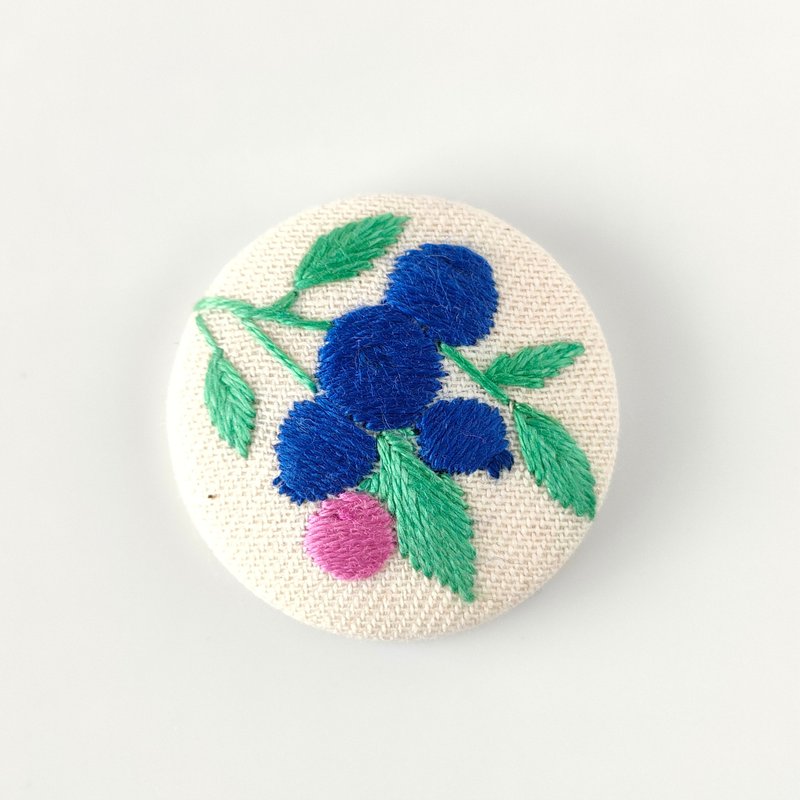 ブルーベリーのミニ刺繍ブローチor刺繍ヘアゴム - 胸針 - 棉．麻 藍色