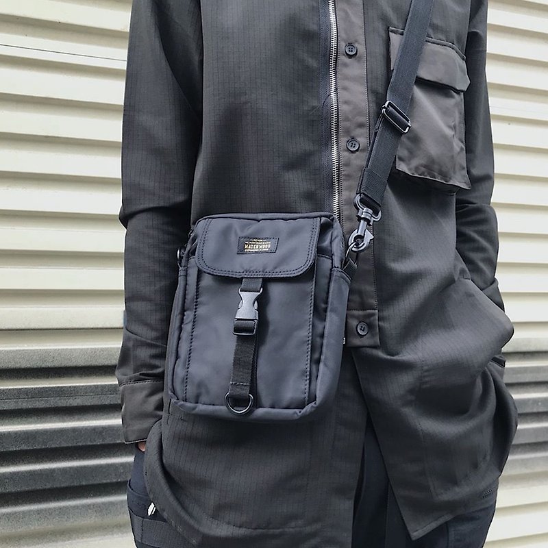 Matchwood Pacer Sling Bag All black - กระเป๋าแมสเซนเจอร์ - วัสดุกันนำ้ สีดำ