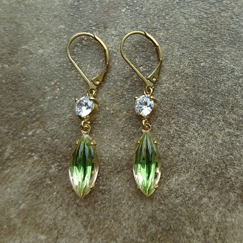 漸層綠古董玻璃鋯石耳環 - 耳環/耳夾 - 玻璃 綠色