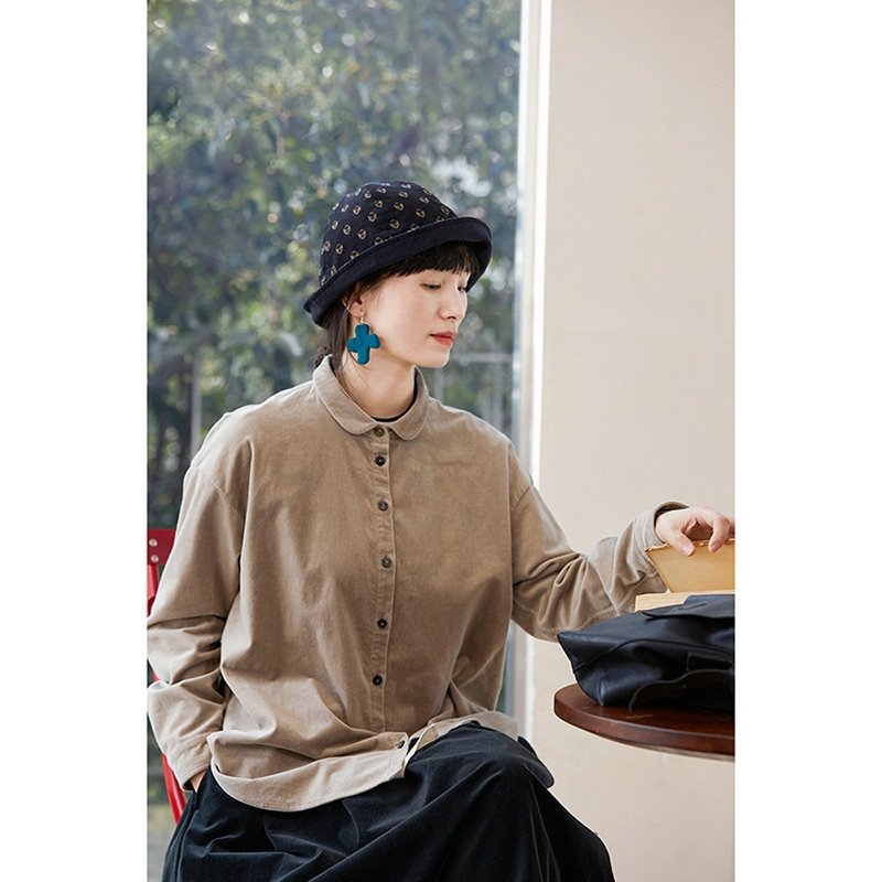 Milk tea color cotton spandex loose warm skin-friendly classic velvet shirt - เสื้อเชิ้ตผู้หญิง - ผ้าฝ้าย/ผ้าลินิน 