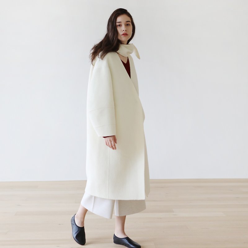 KOOW Island Song Wool Apaca Handmade Long Coat Special Structure Cut Double-Sided Scarf Jacket - เสื้อแจ็คเก็ต - ขนแกะ 