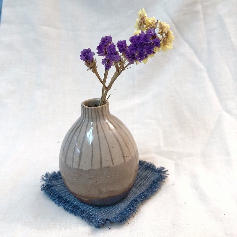 ceramic vase - เซรามิก - ดินเผา สีนำ้ตาล