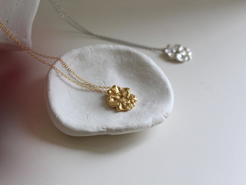 Wild withered flower handmade texture necklace - Necklaces - Sterling Silver Gold