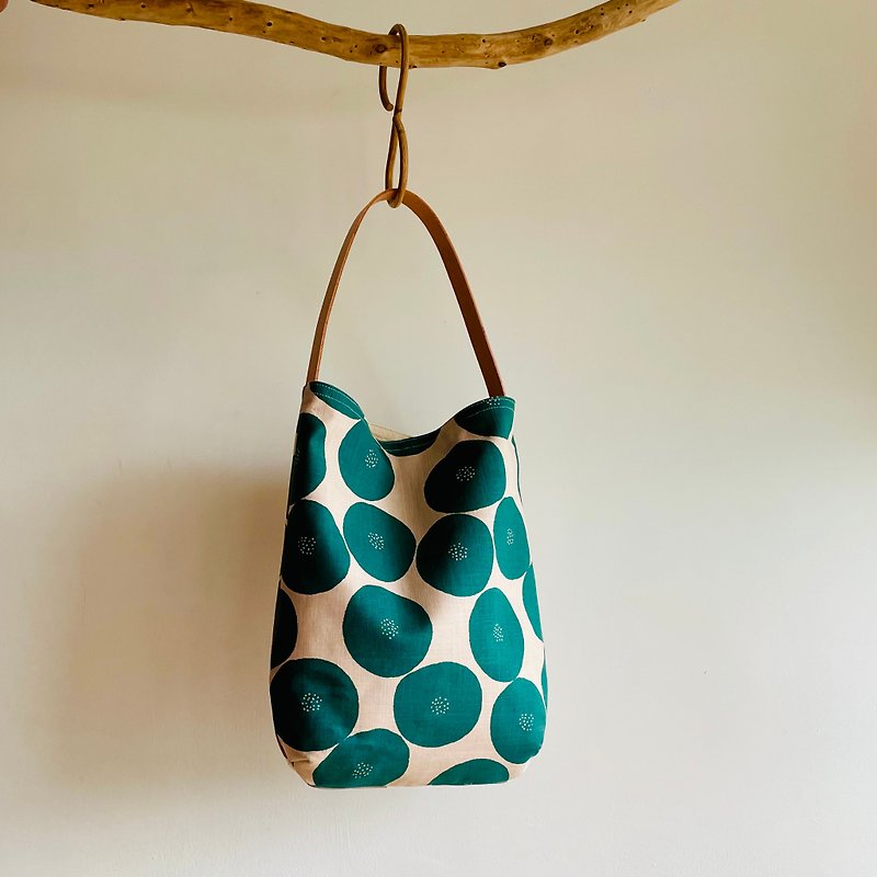 Single leather shoulder bag. 4 inner pockets. 2 colors Khaki dark green. Japanese design cloth - Messenger Bags & Sling Bags - Cotton & Hemp Green