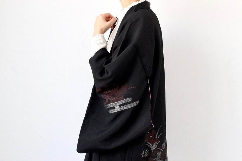 Urushi embroidered kimono, EXCELLENT VINTAGE, haori /4102 - Women's Casual & Functional Jackets - Silk Black