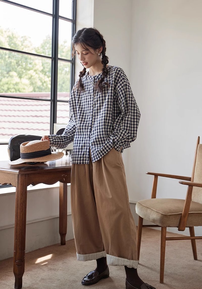 [Mori Zhihai] Retro dark blue plaid loose shirt (pre-order) - Women's Shirts - Cotton & Hemp Blue