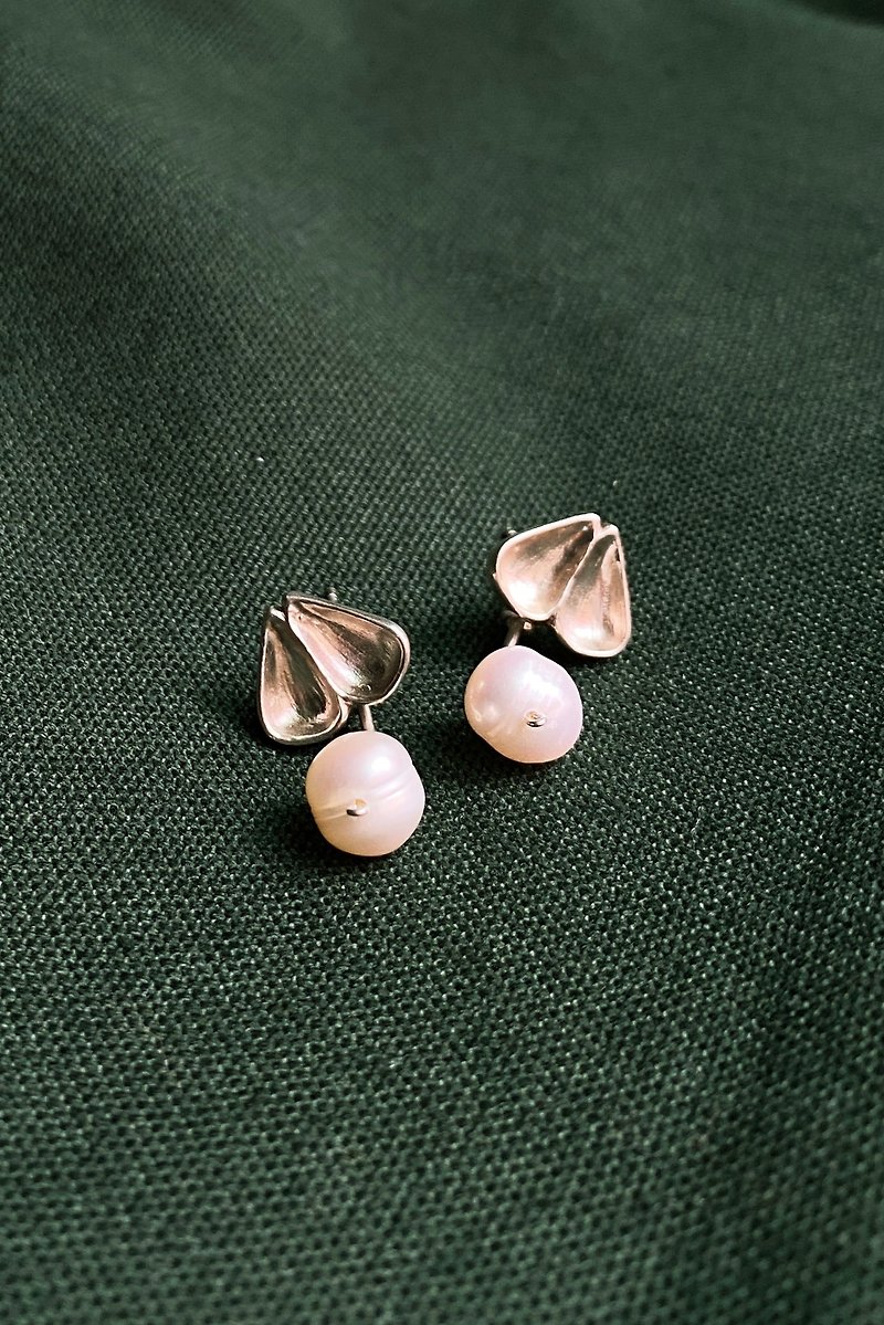 Floral Pearl Earrings - 925 Sterling Silver Earrings - ต่างหู - โลหะ สีเงิน