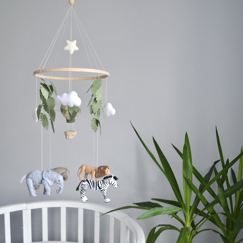 Baby mobile Safari, Safari nursery decor, Animal mobile hanging for baby - ของเล่นเด็ก - ขนแกะ สีเขียว