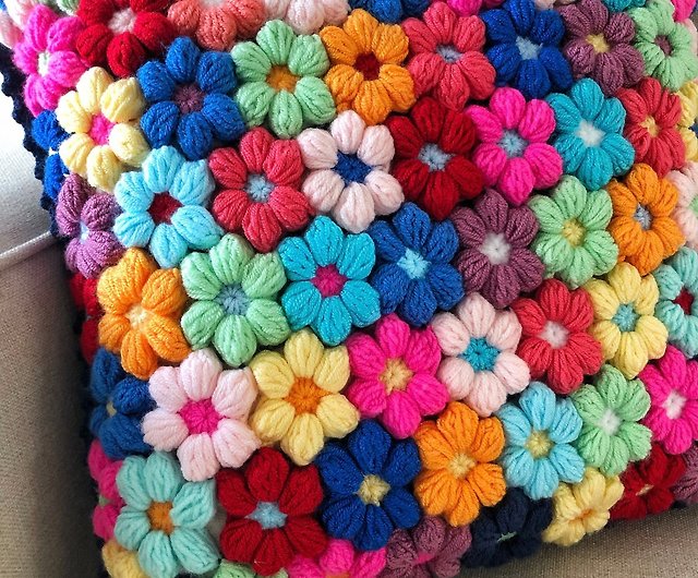 Flower Power Circular Pillow - Free Crochet Pattern & Video Support - Boho  Puff Stitch Flo…