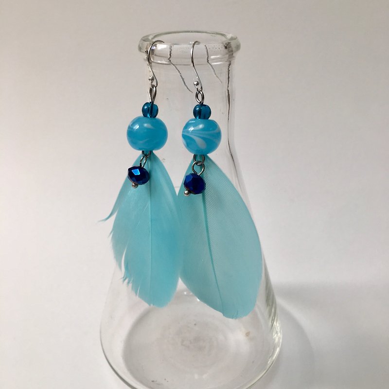 Light blue feather glass beads sterling silver earrings - ต่างหู - แก้ว สีน้ำเงิน