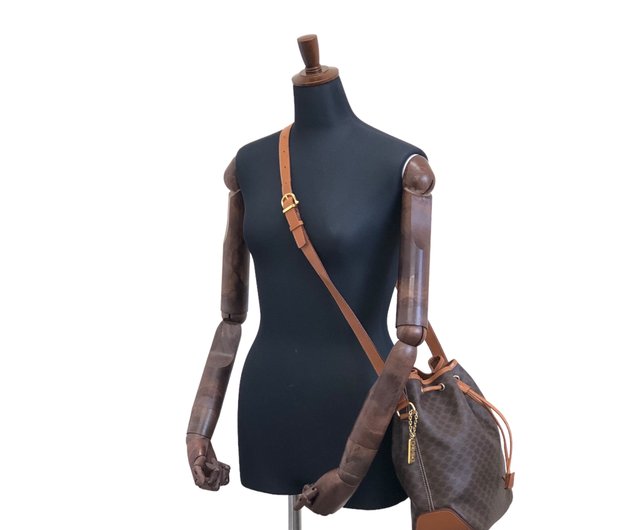 CELINE ロゴ入り レザーショルダーバッグ CELINE セリーヌ ガンチーニ ロゴ レザー スクエア ショルダーバッグ