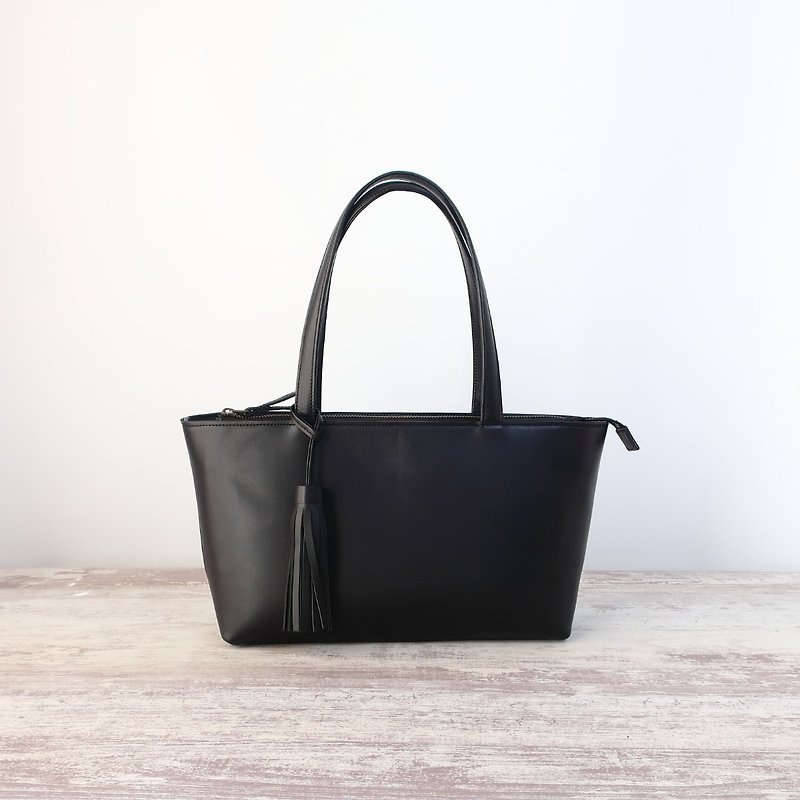 Duck tote, MS size, zipper included, black, cowhide, made to order - กระเป๋าถือ - หนังแท้ สีดำ
