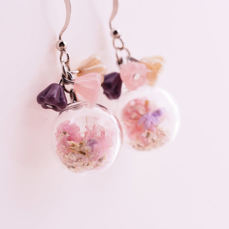 OMYWAY Handmade Dried Flower -  Artificial Glass Beads earrings 1.4CM - ต่างหู - แก้ว สีแดง