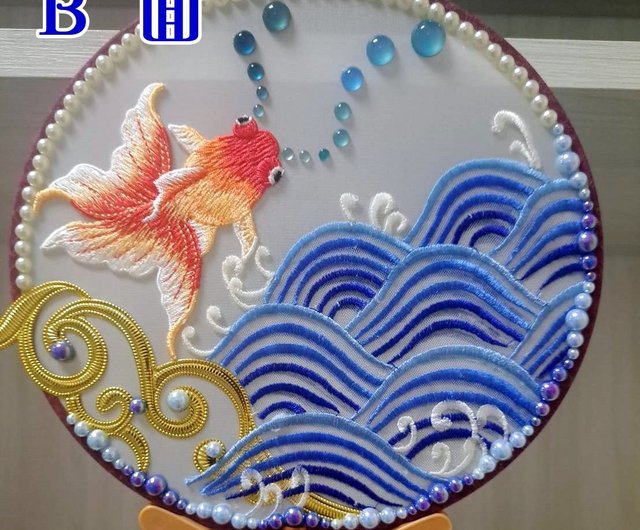 日本の浮世絵風～【波金魚】模造刺繍御殿扇子～両面対称