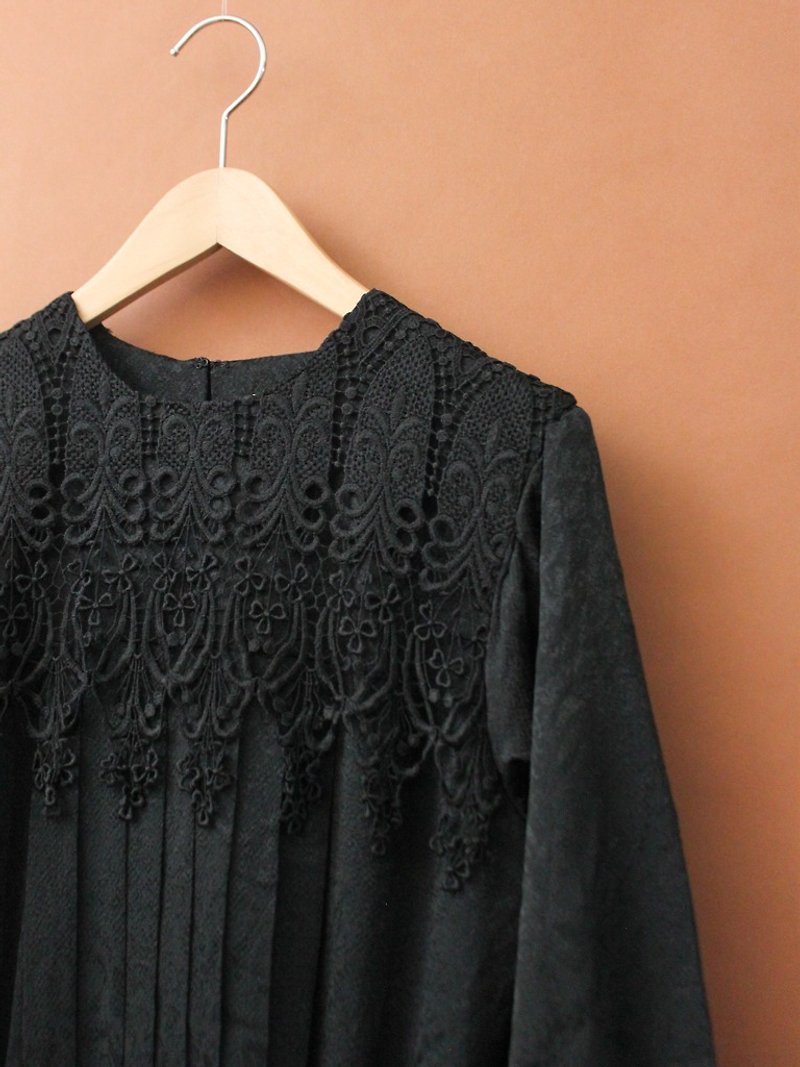 Vintage autumn and winter Korean elegant lace stitching print black 100% long sleeve vintage dress - ชุดเดรส - เส้นใยสังเคราะห์ สีดำ