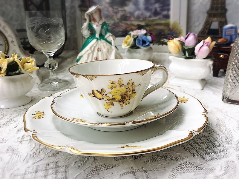 德國皇家瓷器Nymphenburg寧芬堡手繪黃玫瑰花浮雕描金三件杯盤組 - 茶具/茶杯 - 瓷 金色