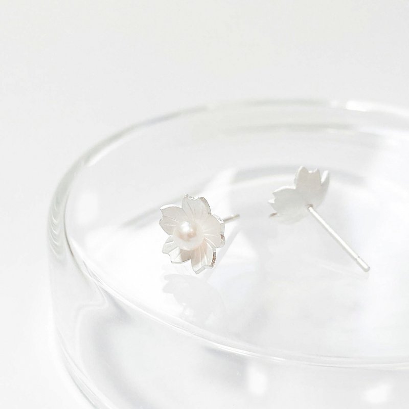 / Luna / Sakura 925 Sterling Silver Earrings with AAAAA Freshwater Pearls - ต่างหู - ไข่มุก สีเงิน