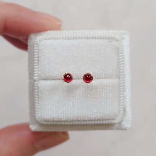 Joyce Wu Handmade Jewelry 限量現貨特惠 - 迷你天然紅寶石 極簡包鑲 純 18K 黃金耳環