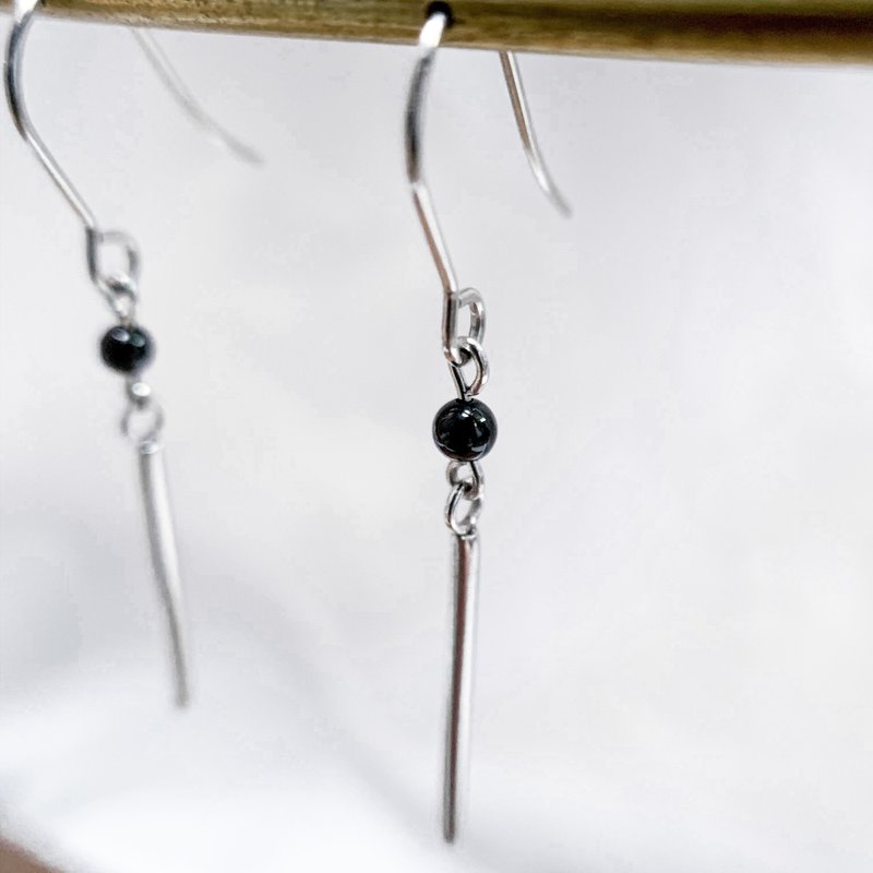 手製簡約黑瑪瑙配小長條耳環 - Black Linear Earrings - 耳環/耳夾/耳骨夾 - 不鏽鋼 銀色