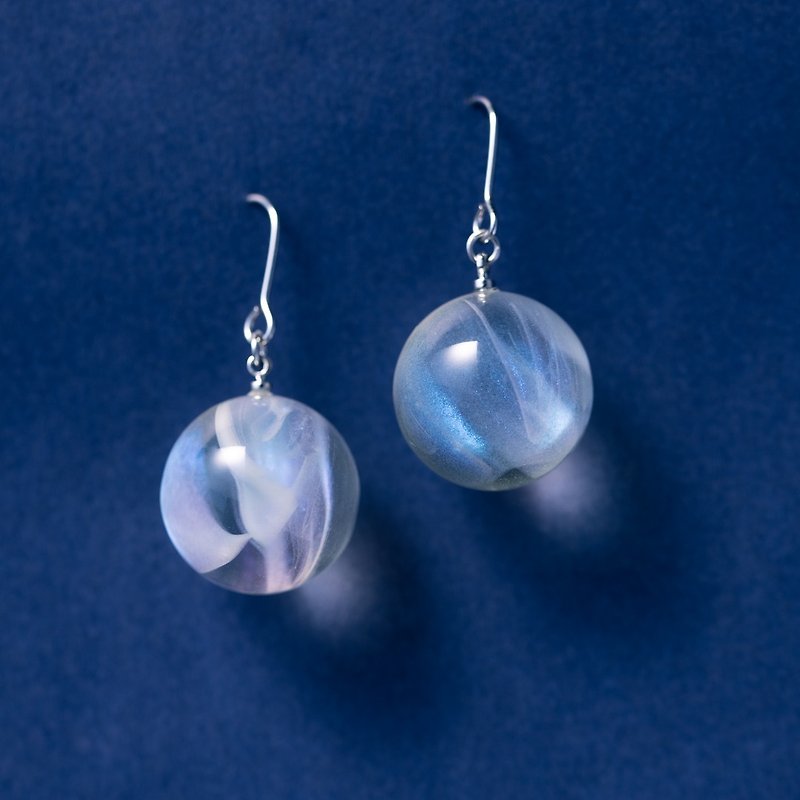 ORB Earrings/Clip-on earrings -Aurora Pearl- - ต่างหู - อะคริลิค ขาว