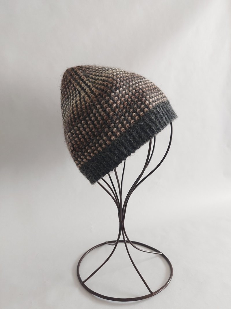 Hand-woven chestnut-shaped fur hat with beautiful gradient earth tones - หมวก - ขนแกะ 