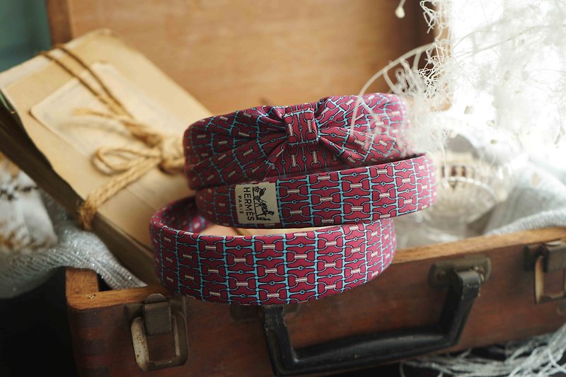 Antique tie repurposed as handmade headband - Hermès horseshoe print - plum red - Headbands - Silk Pink