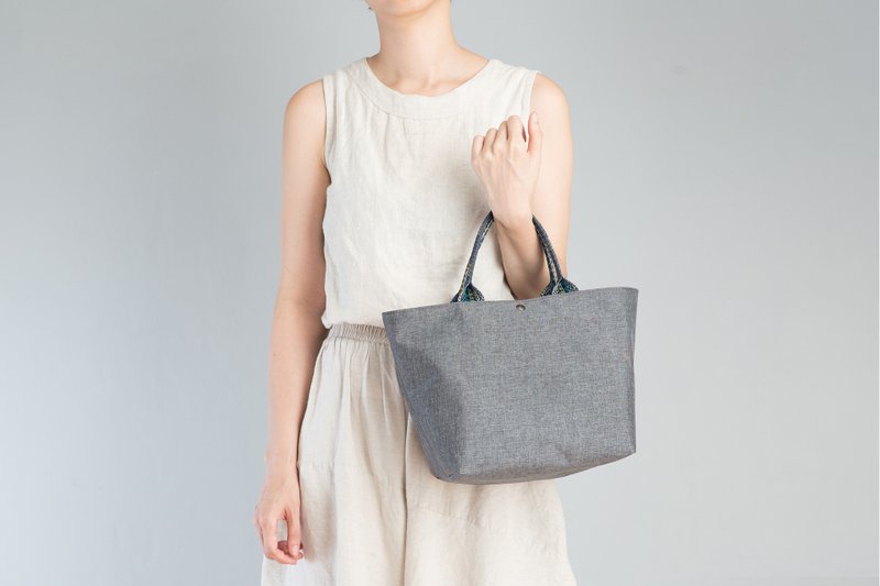 Handmade Grey Plain Tote Bag | Lunch Bag | Waterproof | Double Sided | - กระเป๋าถือ - วัสดุกันนำ้ สีเทา