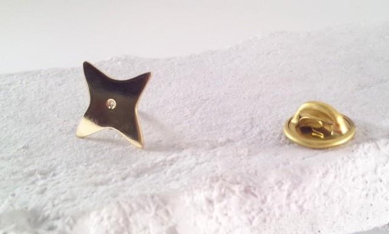 Shuriken Swastika Brass Pin Badge 2 - Brooches - Other Metals Gold